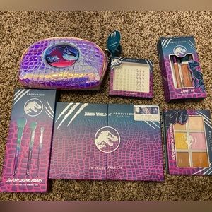 Jurassic World Profusion Cosmetics
